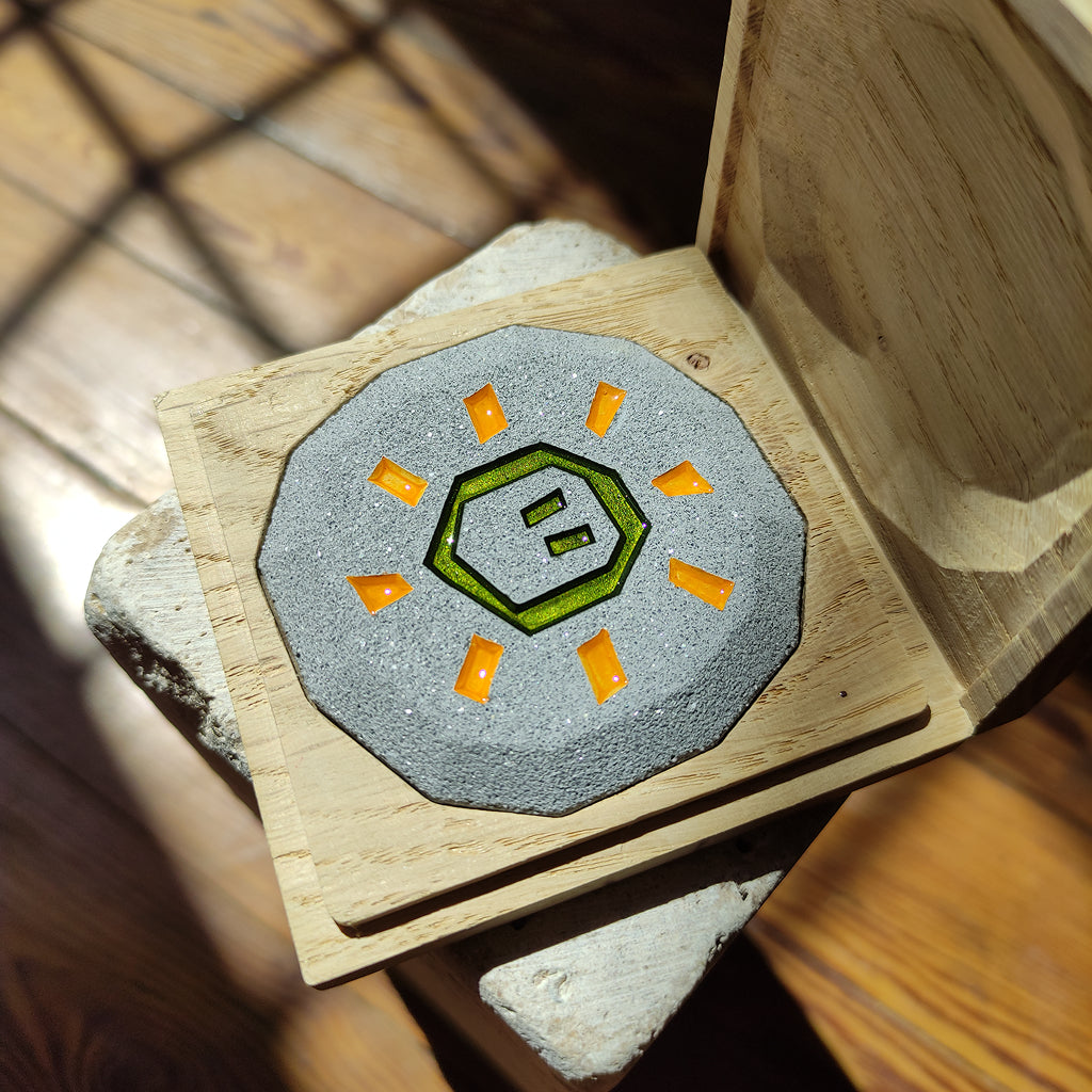 high quality runescape rune - osrs mind rune with custom wooden case